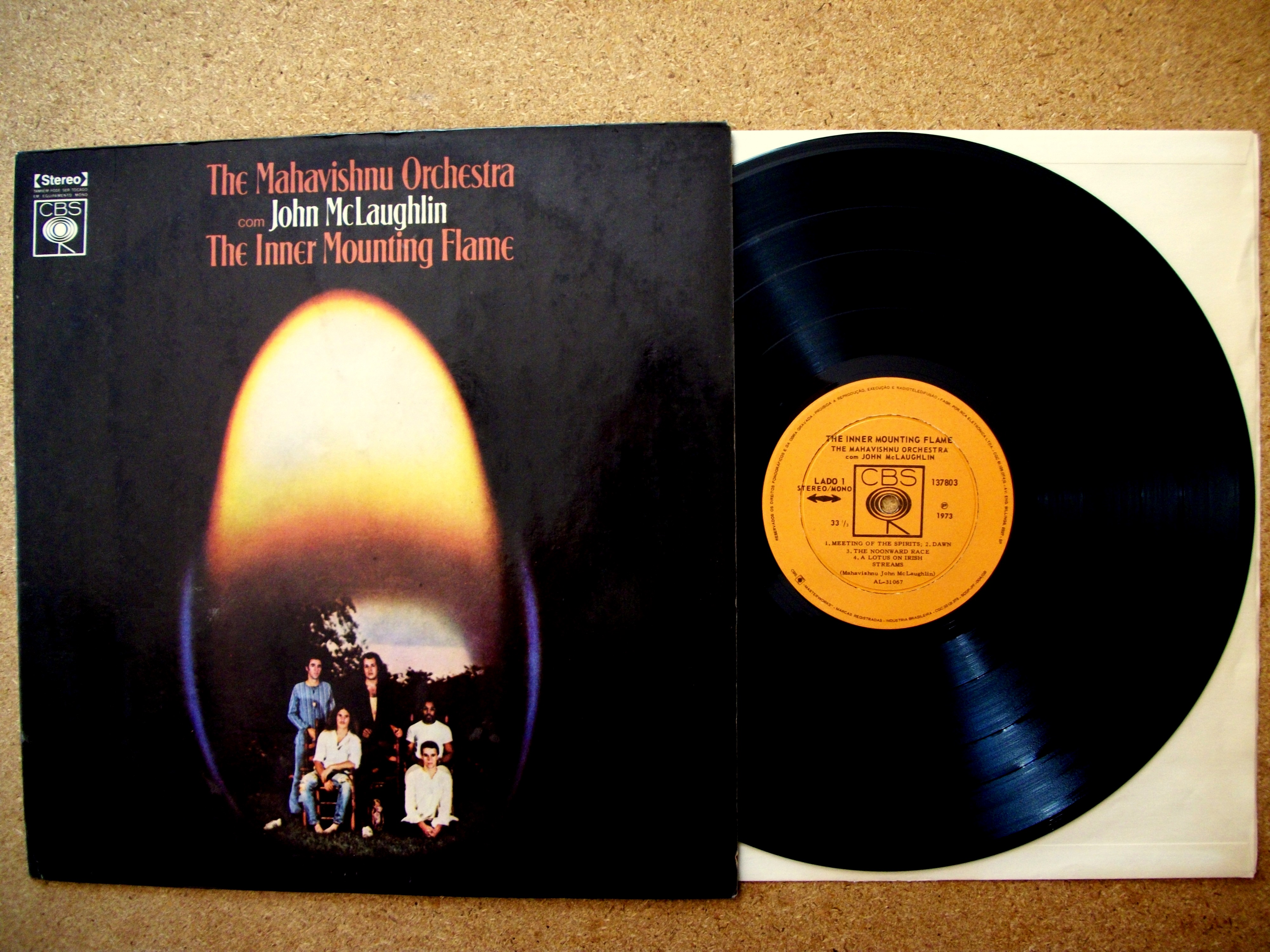 Mahavishnu orchestra. Mahavishnu Orchestra the Inner Mounting Flame 1971. Mahavishnu Orchestra Birds of Fire 1973. Mahavishnu Orchestra Wild Strings. МАХАВИШНУ оркестра Википедия.